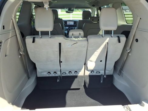Used 2021 Chrysler Pacifica Touring-L FWD image 16