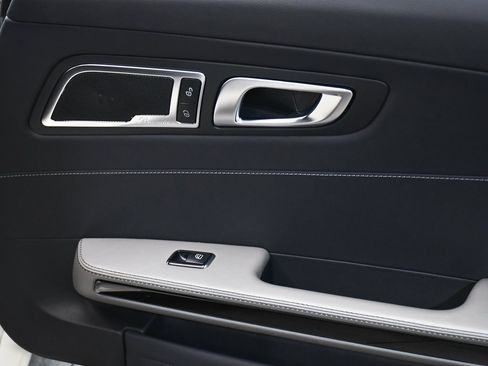 Used 2018 Mercedes-Benz AMG GT Roadster image 17