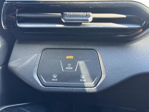 Used 2024 Volkswagen ID.4 Pro image 26