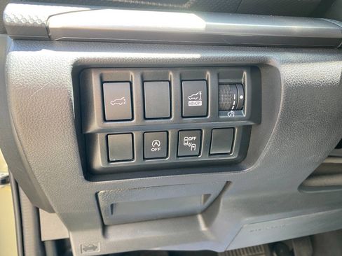 Used 2020 Subaru Forester Premium AWD/4WD image 21