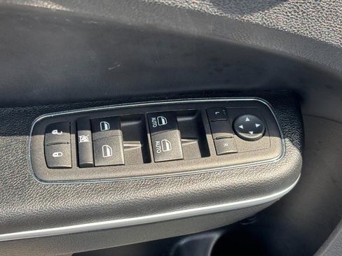 Used 2023 Chrysler 300 Touring RWD image 19