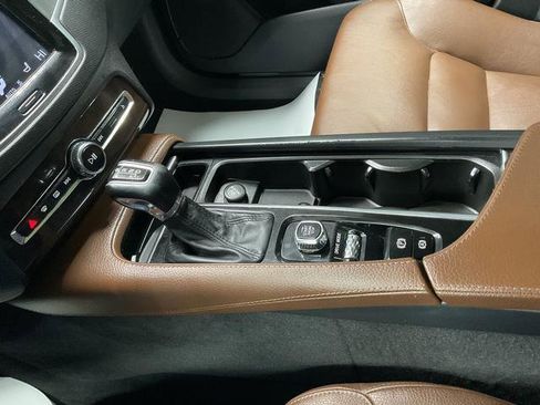 Used 2019 Volvo XC90 T6 Momentum w/ Advanced Package image 21