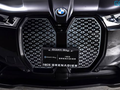 Used 2023 BMW iX xDrive50 w/ Sport Package AWD/4WD image 9