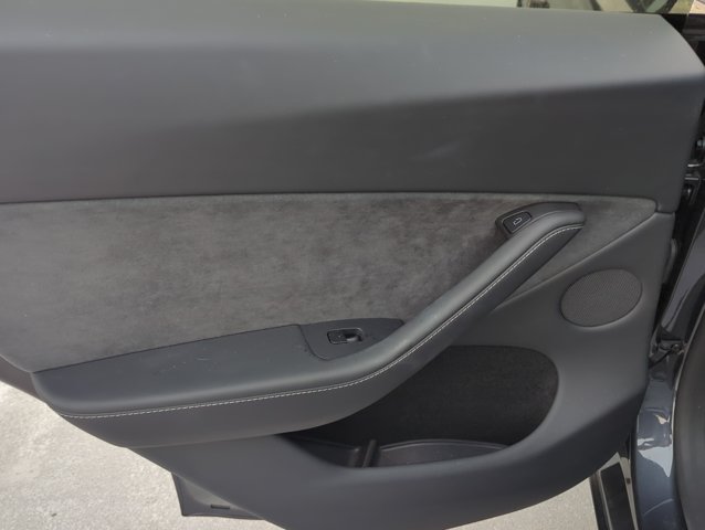 Used 2025 Tesla Model Y Long Range RWD image 8