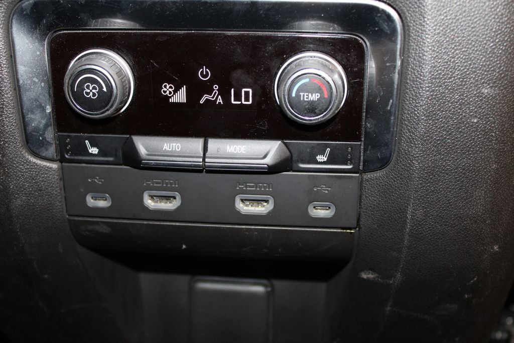 Used 2021 Chevrolet Tahoe Premier w/ Premium Package AWD/4WD image 33