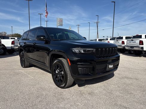 New 2025 Jeep Grand Cherokee L Altitude image 7