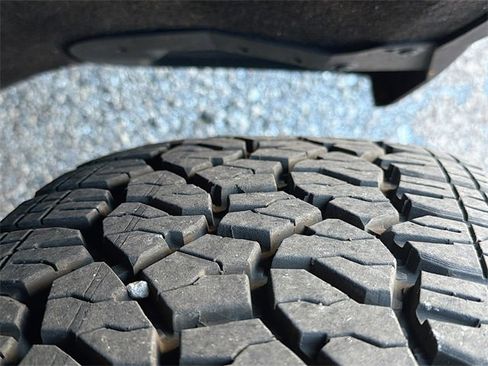 Used 2024 GMC Sierra 1500 SLT image 40