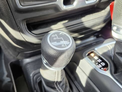 Used 2020 Jeep Wrangler Unlimited Sahara image 31