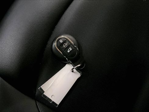 Used 2020 MINI Cooper 2-Door Hardtop image 12