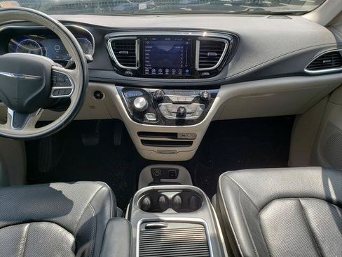 Used 2020 Chrysler Pacifica Limited w/ 8-pass Seating Package FWD image 15