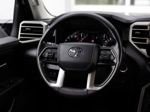 Used 2022 Toyota Tundra SR5 w/ SR5 Convenience Package AWD/4WD image 15