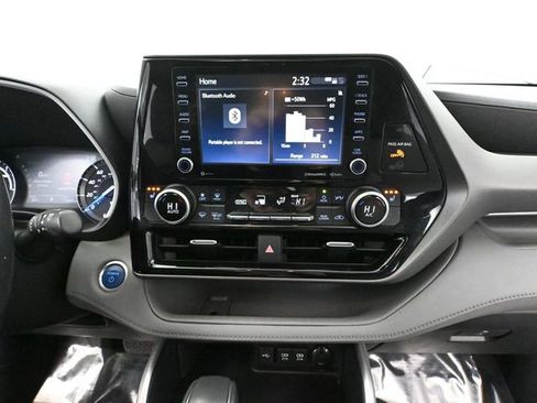 Used 2021 Toyota Highlander XLE image 34