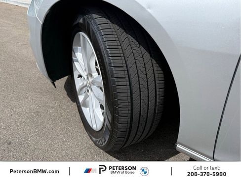 Used 2017 Chevrolet Malibu LT FWD image 35
