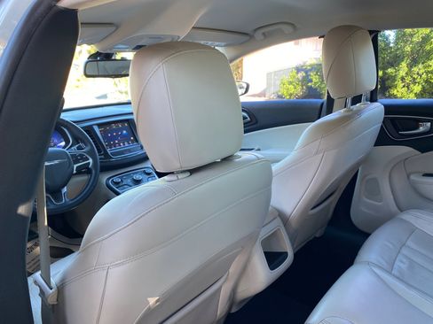 Used 2017 Chrysler 200 Limited Platinum image 38