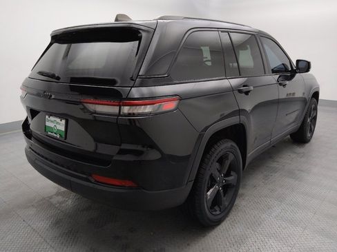 Used 2023 Jeep Grand Cherokee Altitude AWD/4WD image 10