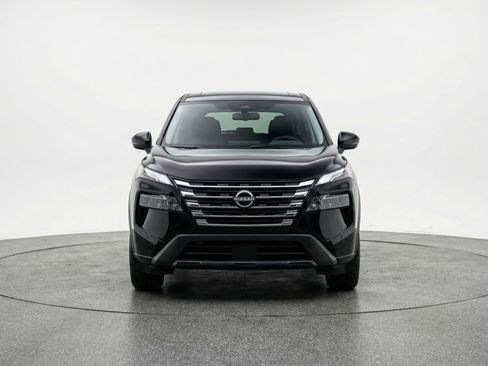 Used 2025 Nissan Rogue SV image 2