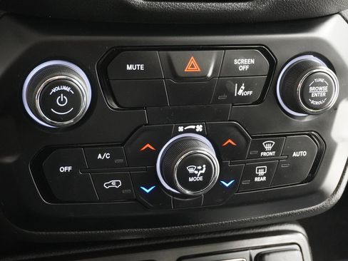 Used 2023 Jeep Renegade Trailhawk AWD/4WD image 28