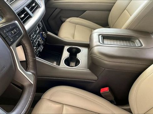 Used 2022 Chevrolet Tahoe Z71 w/ Z71 Off-Road Package AWD/4WD image 13