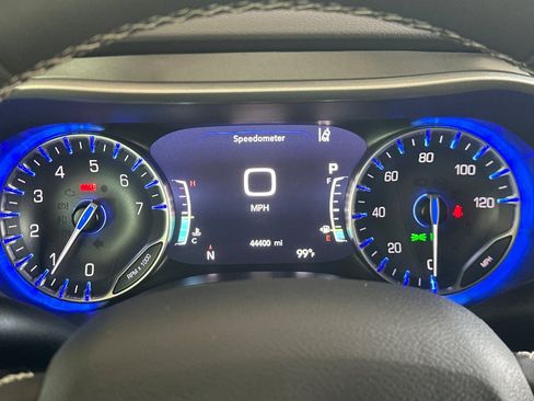 Used 2025 Chrysler Pacifica Select FWD image 25