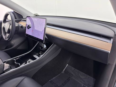 Used 2021 Tesla Model Y Long Range image 14