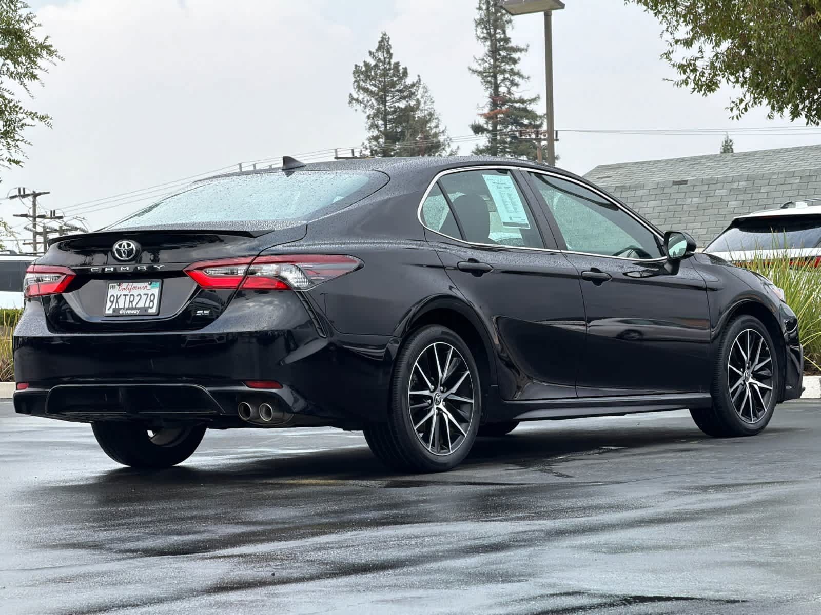 Used 2024 Toyota Camry SE FWD image 2
