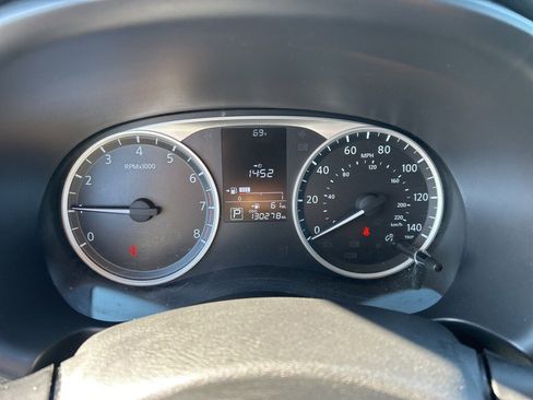 Used 2019 Nissan Kicks S image 9