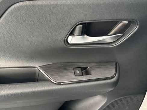 Certified 2025 Nissan Kicks SV FWD image 19