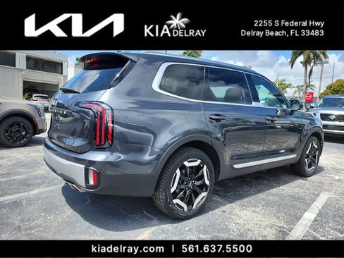 Used 2024 Kia Telluride EX w/ EX Captain's Chair Package FWD image 3