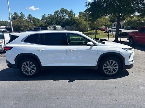 Used 2025 Buick Enclave Preferred AWD/4WD image 2