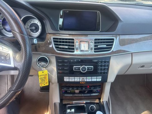 Used 2014 Mercedes-Benz E 350 4MATIC Sedan image 11