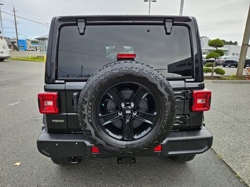 Used 2021 Jeep Wrangler Unlimited Sahara image 4
