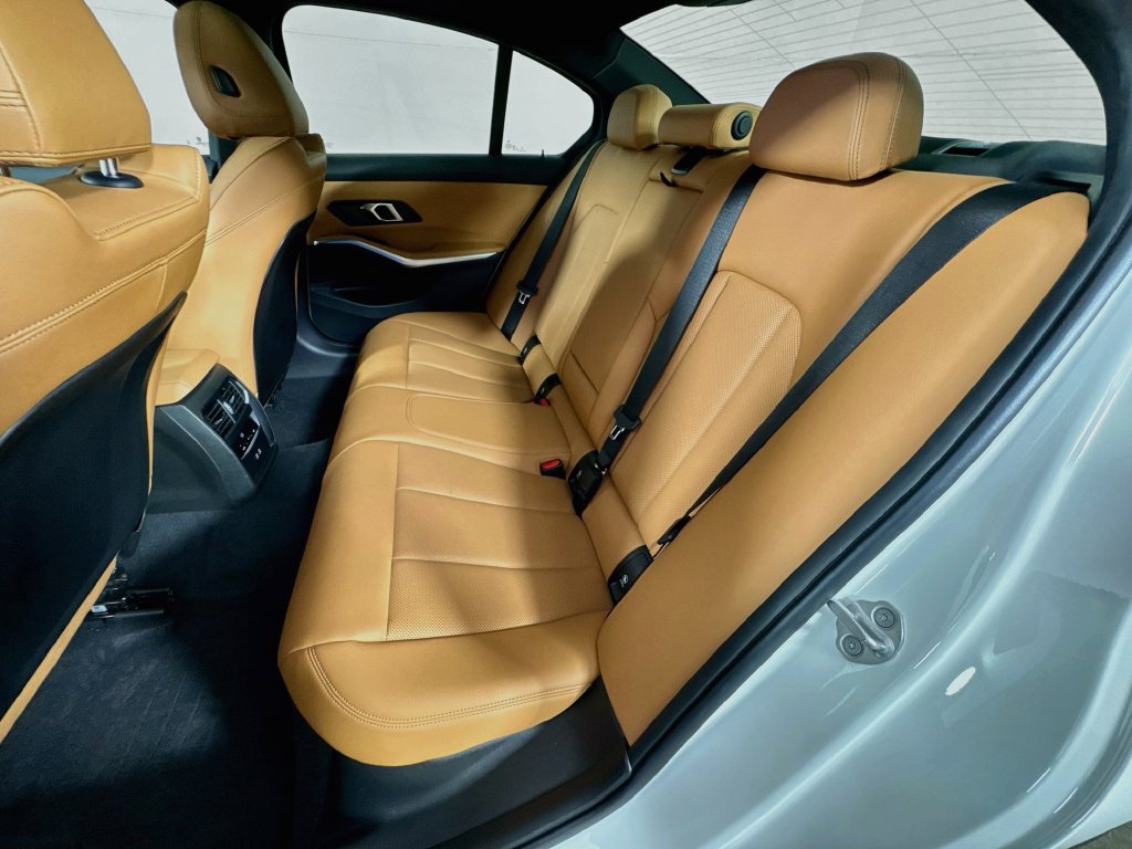Used 2024 BMW 330i Sedan w/ Convenience Package RWD image 29