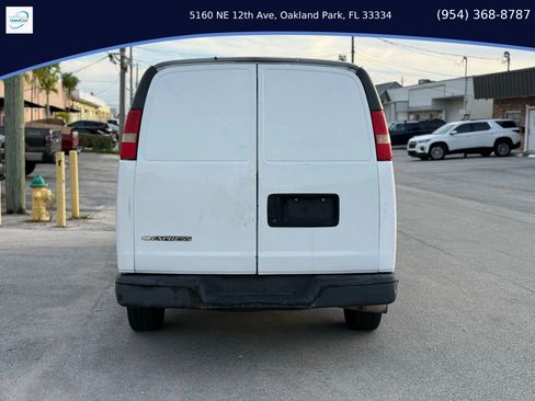 Used 2010 Chevrolet Express 2500 Extended image 6