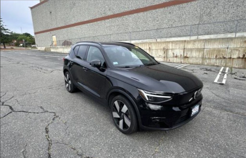 Used 2023 Volvo XC40 Recharge Ultimate w/ Protection Package Premier AWD/4WD image 7