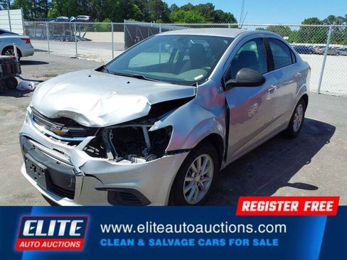 Used 2017 Chevrolet Sonic LT FWD image 3