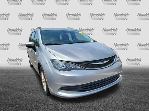 Used 2020 Chrysler Voyager Lxi FWD image 2