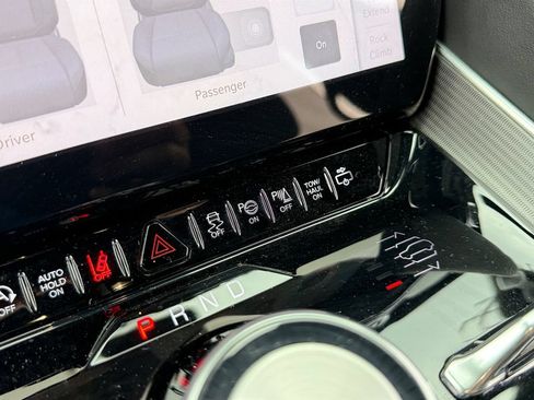 Used 2024 Jeep Grand Wagoneer Series II Obsidian w/ Quick Order Packagew 28T AWD/4WD image 37