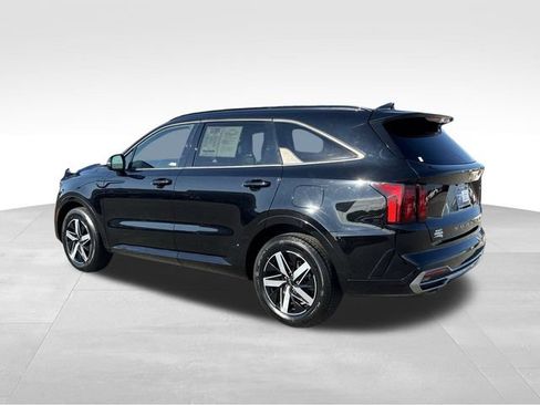 Used 2022 Kia Sorento EX w/ Panoramic Sunroof Package FWD image 3