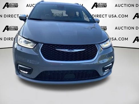 Used 2023 Chrysler Pacifica Pinnacle image 4