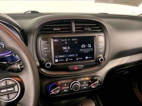 Certified 2025 Kia Soul LX w/ LX Technology Package FWD image 6