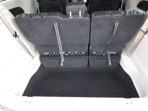 Used 2023 Chrysler Pacifica Touring-L FWD image 40