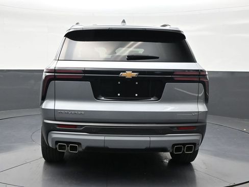 Used 2024 Chevrolet Traverse LT FWD image 4