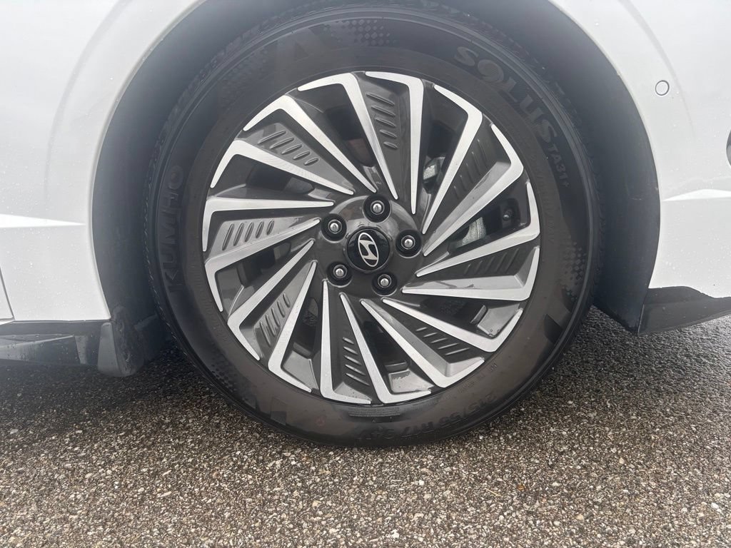 Used 2025 Hyundai Sonata Limited FWD image 18