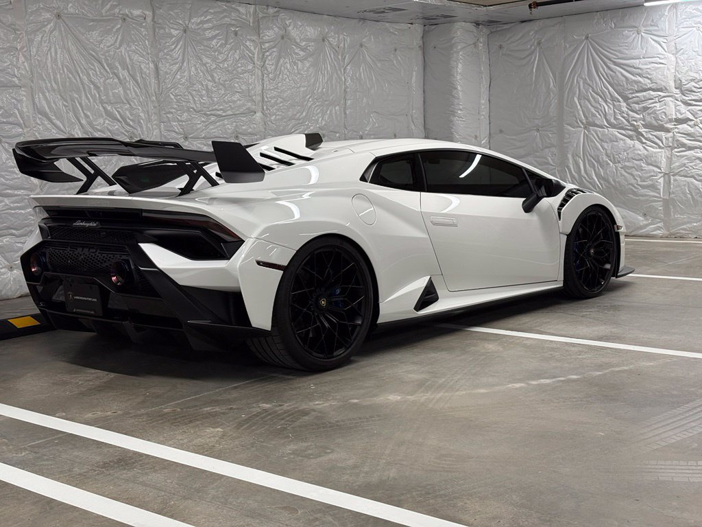 Used 2021 Lamborghini Huracan STO RWD image 3