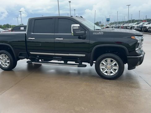 Used 2025 Chevrolet Silverado 3500 High Country w/ Technology Package AWD/4WD image 9