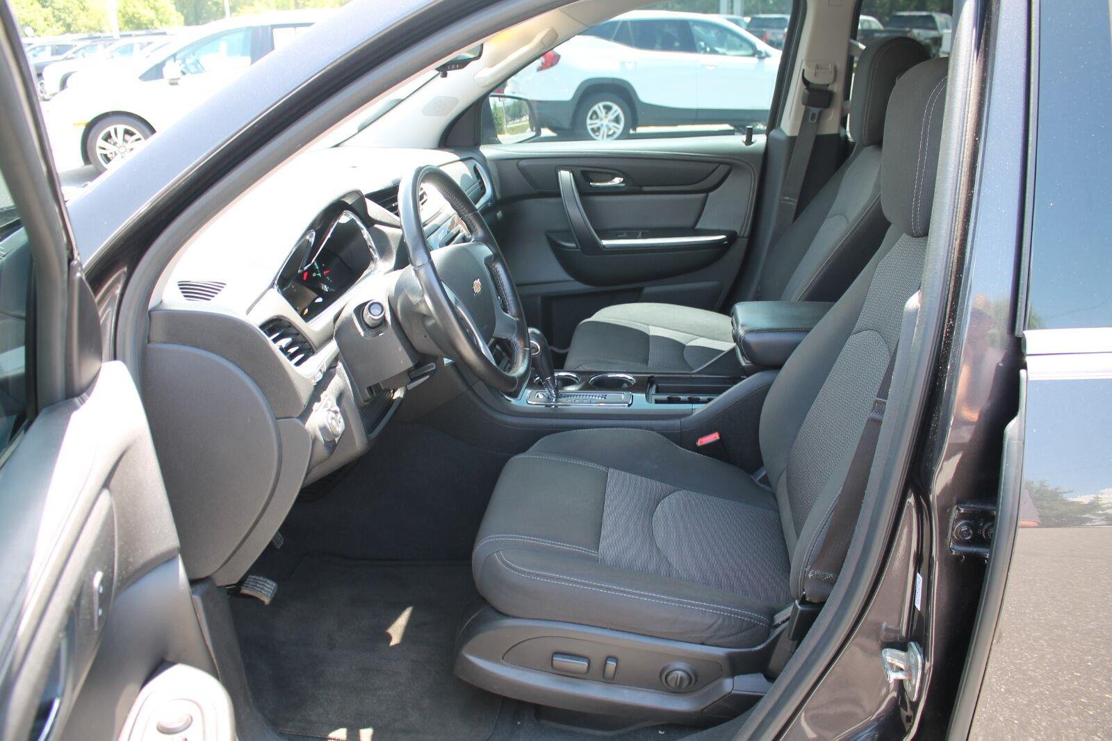 Used 2016 Chevrolet Traverse LT w/ Style and Technology Package FWD image 12