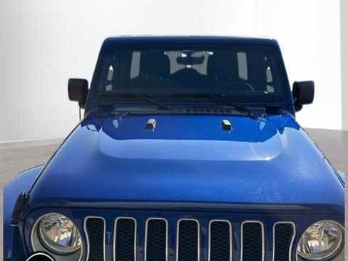 Used 2018 Jeep Wrangler Unlimited Sahara image 2