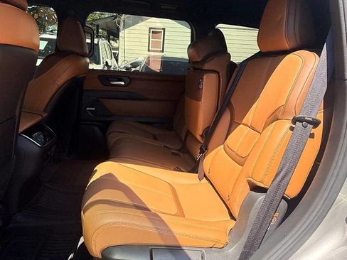 Used 2025 Nissan Armada SL AWD/4WD image 4