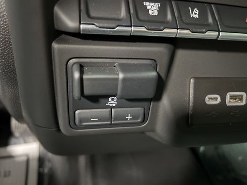 Used 2025 Chevrolet Silverado 3500 W/T image 33