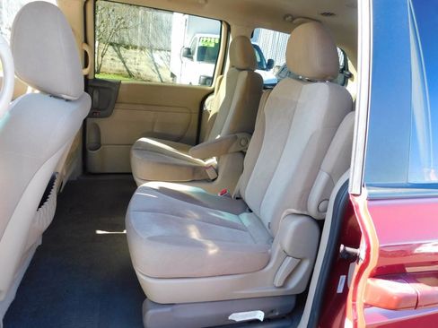 Used 2012 Kia Sedona LX image 7